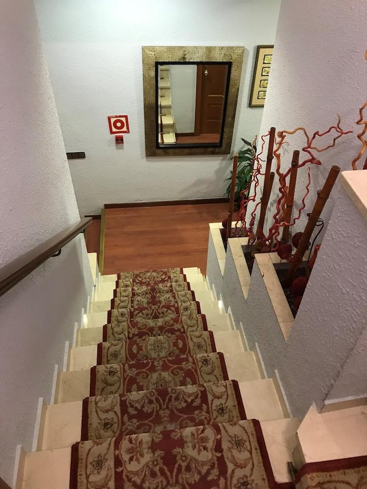Hotel Pelayo Барселона Экстерьер фото