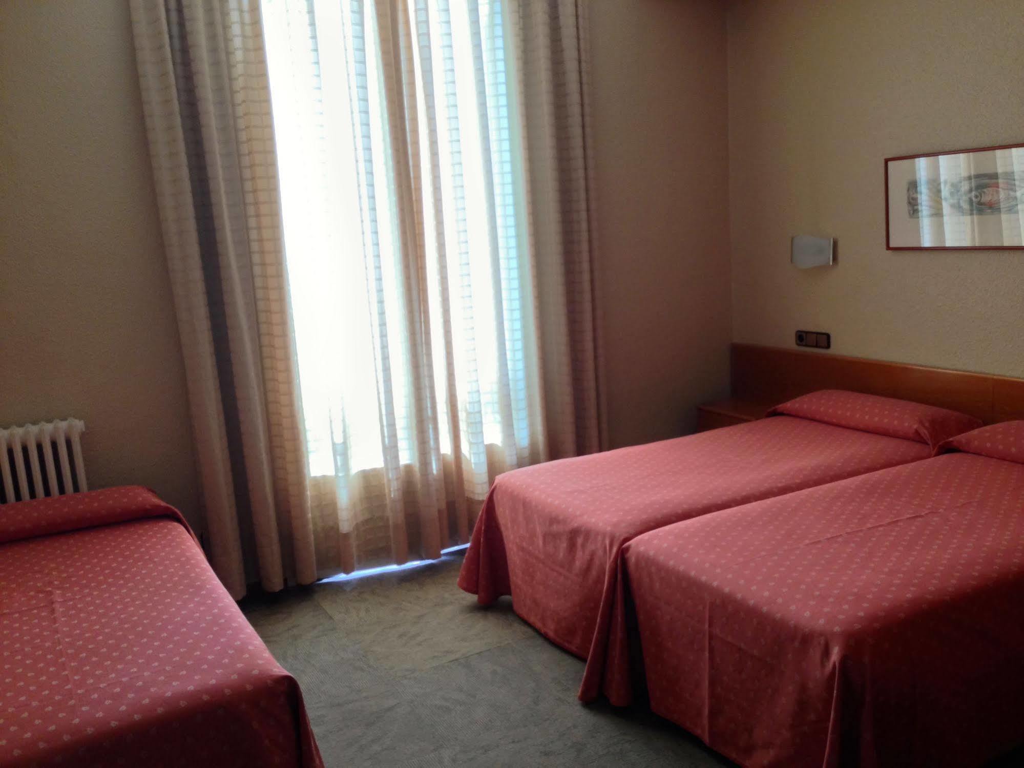 Hotel Pelayo Барселона Экстерьер фото