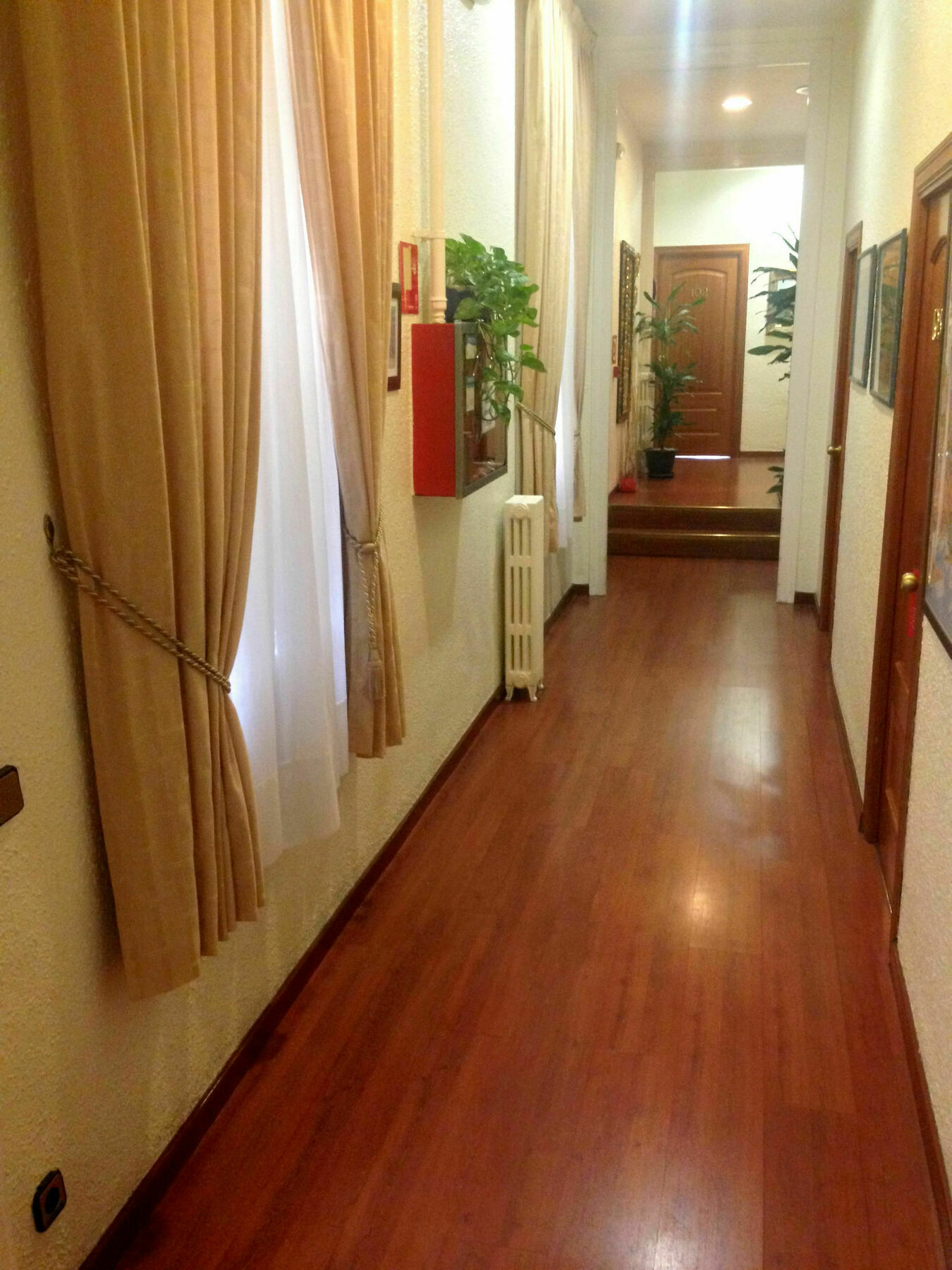 Hotel Pelayo Барселона Экстерьер фото